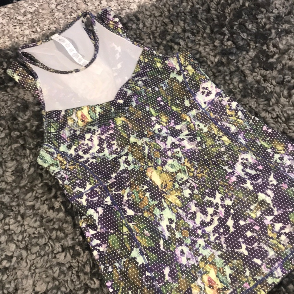 Lululemon athletic top with built in bra sz 6 GUC